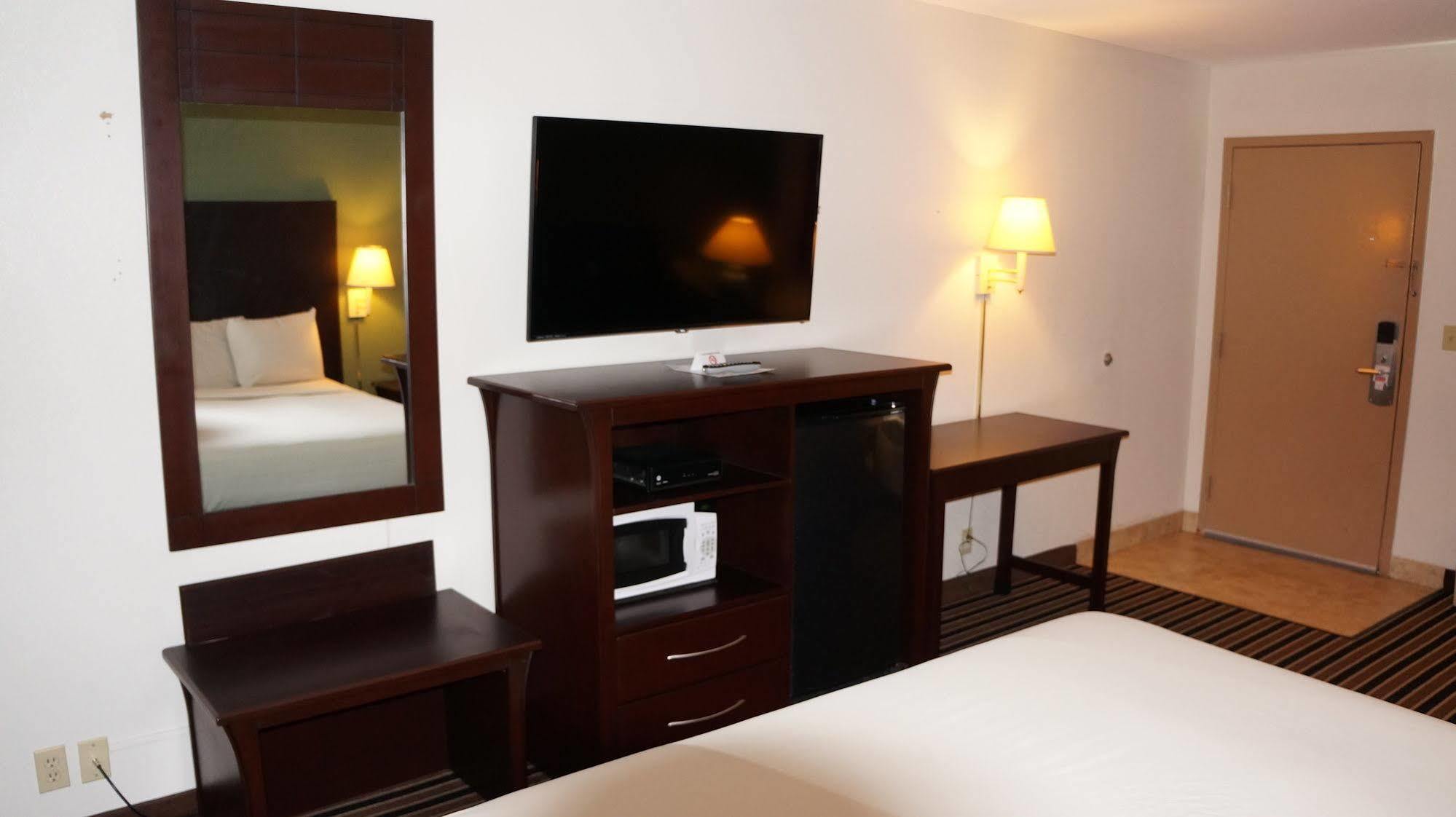 Regency Inn Pittsburg Eksteriør billede