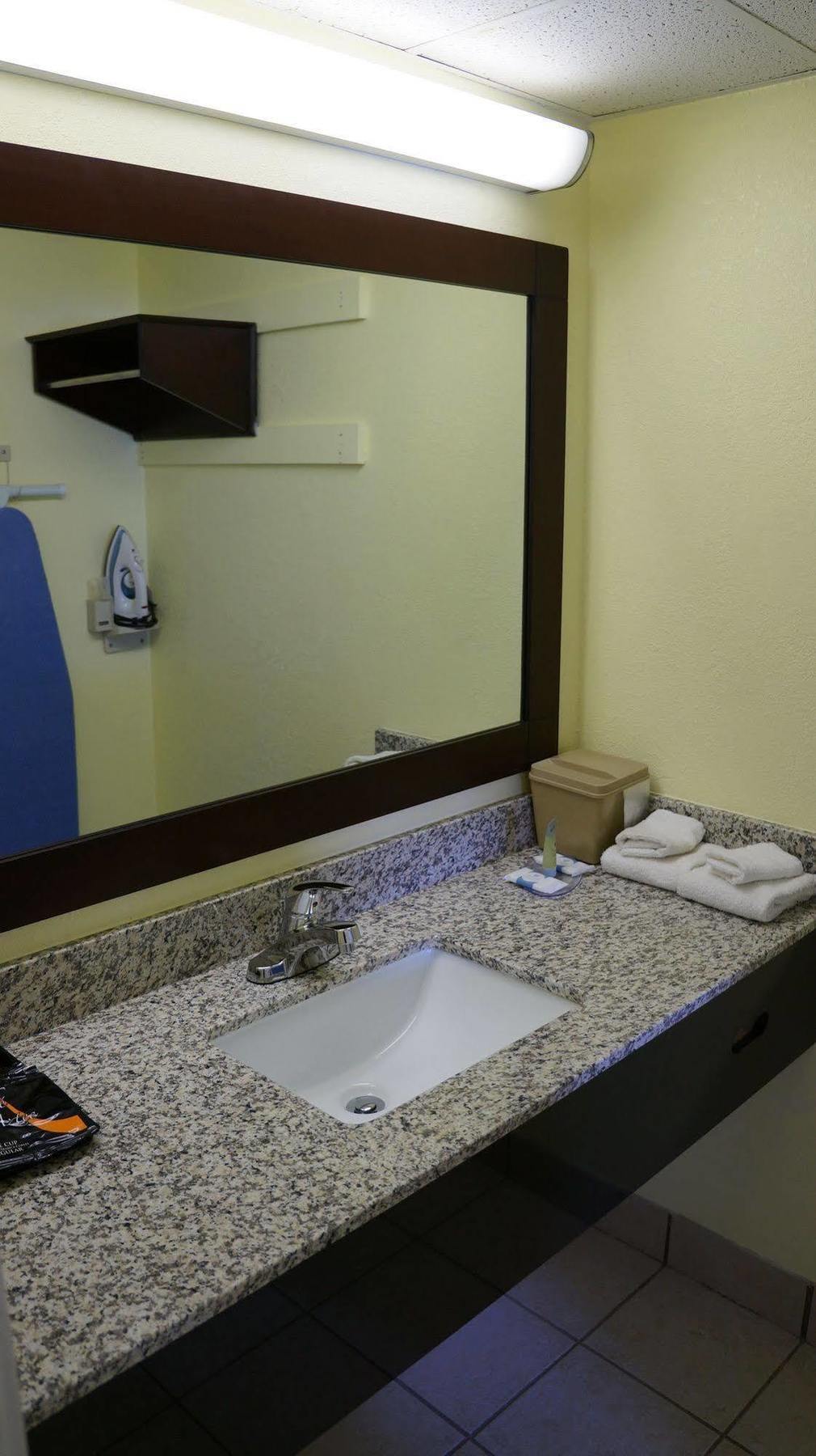 Regency Inn Pittsburg Eksteriør billede