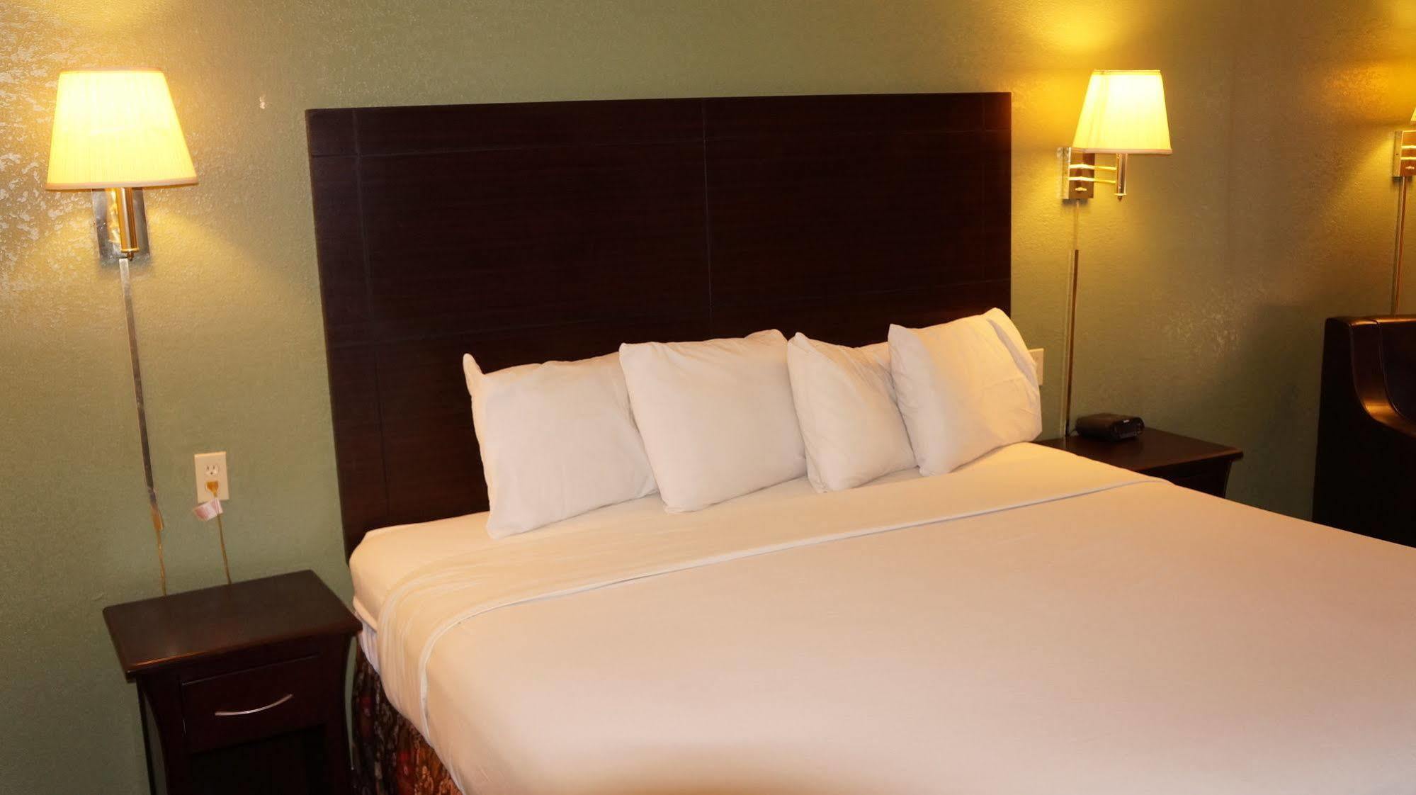 Regency Inn Pittsburg Eksteriør billede